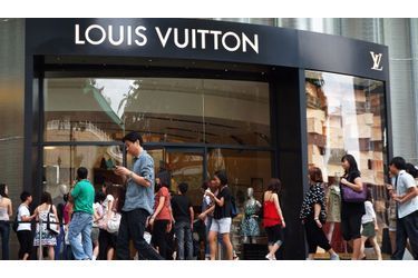 <br />
Un magasin Vuitton à Singapour.