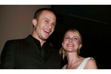 <br />
Naomi Watts et Heath Ledger en 2002.
