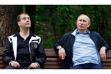 <br />
Dmitri Medvedev et Vladimir Poutine, en pleine discussion dans la résidentielle présidentielle de Gorki.