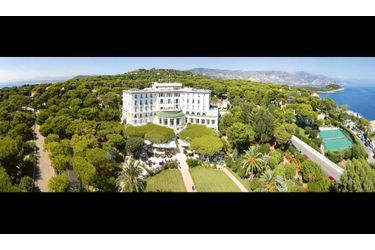 <br />
Un choix incontesté, celui-làLe Grand-Hôtel du Cap-Ferrat, fleuron de la Côte d’Azur, désormais l’un des 8 « palaces » français