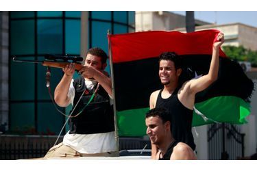 <br />
Liesse à Benghazi, dans la nuit de samedi à dimanche, à l'annonce de la chute de Tripoli.