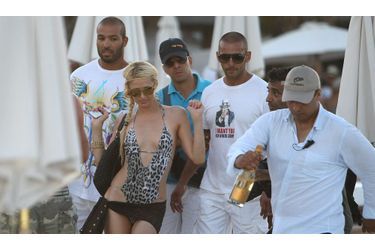<br />
Paris Hilton au Nikki Beach 