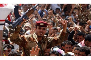 <br />
A Sanaa, la foule a fêté dans la liesse l&#039;annonce du départ - pour soins - de Saleh en Arabie Saoudite.