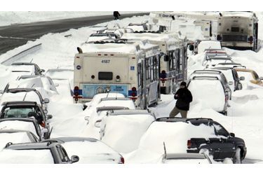 <br />
Le Lake Shore Drive, le 2 février. L&#039;artère principale de Chicago est à l&#039;arrêt, submergée par des tonnes de neige. 