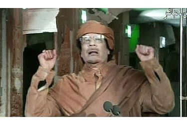 <br />
Après quarante et un ans de règne, le colonel Kadhafi, 68 ans, dans une de ses nouvelles pantomimes le 22 février, à Tripoli. 