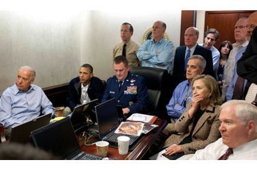 <br />
Obama et son équipe dans la "Situation Room".
