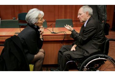 <br />
Christine Lagarde et Wolfgang Schäuble à Bruxelles lor­­­­s de la réunion  des ministres des Finances de l’UE sur la crise irlandaise le 16 novembre.