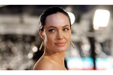Angelina Jolie se transforme en homme