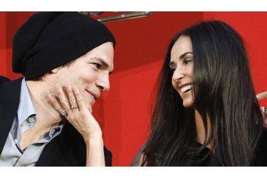 <br />
Ashton Kutcher et Demi Moore, seize ans de différence.  Un couple qui dure depuis six ans...