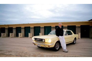 <br />
Quand trois légendes se rencontrent au petit matin: un cinéaste, une Ford Mustang de 1966 et les planches de Deauville.