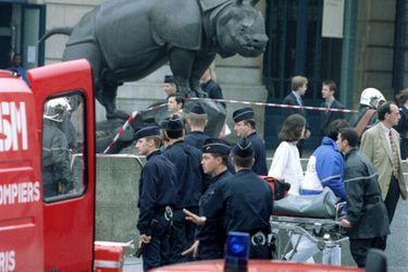 <br />
Le 17 octobre 1995, un attentat à la bombe à la station RER du Musée d'Orsay fait une trentaine de blessés