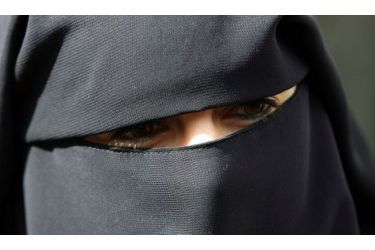 <br />
Anne (nom d'emprunt) est l'automobiliste qui a été arrêtée pour avoir conduit en niqab, et a protesté contre cette verbalisation qu'elle juge infondée. 