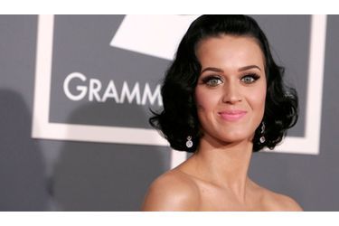 <br />
Katy Perry chante "I Kissed a Girl".