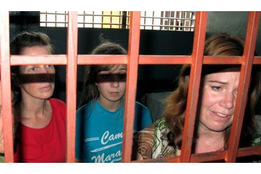 <br />
Une nouvelle Arche de Zoé? Ces trois femmes emprisonnées à Port-au-Pince sont accusées de faire partie d'un groupe de missionnaires américains ayant cherché à enlever des enfants.