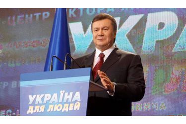 <br />
Le slogan "Украïна для людей" (en français "l'Ukraine pour les personnes") a touché les Ukrainiens qui ont élu Viktor Ianoukovitch à la tête du pays.