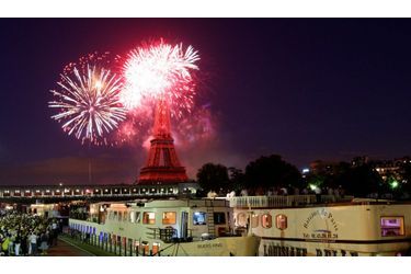 La Tour Eiffel offrira un spectacle de lumière à l&#039;occasion de la Saint-Sylvestre et de ses 120 ans.