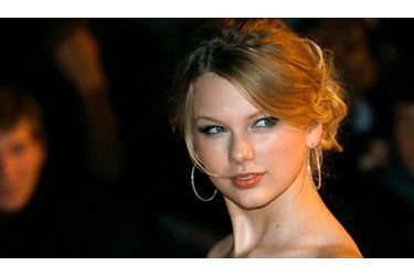 <br />
Taylor Swift plus belle que jamais lors de la cérémonie des Brit Awards 2009.