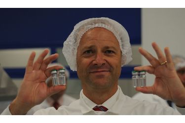 <br />
Lundi 21 septembre, le DG de Sanofi-Aventis lors de sa  ­visite à l’usine de Val-de-Reuil, le plus grand centre mondial de production de vaccins.