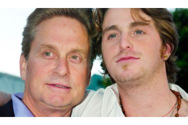 <br />
L&#039;acteur Michael Douglas (à gauche) en compagnie de son fils Cameron (à droite).