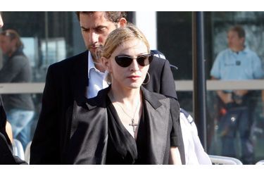 <br />
Madonna a rendu visite à la famille de la victime française.