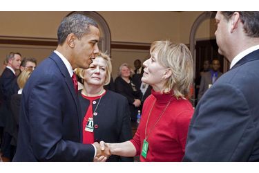 <br />
Barack Obama saluant Beverly Eckert le 6 février dernier.