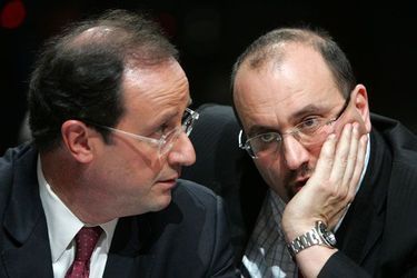 <br />
Julien Dray (D) a reçu un certain nombre de soutiens, dont celui de François Hollande. (Reuters)