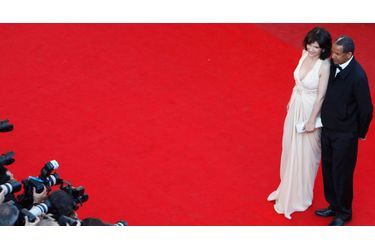 <br />
Pour l’Afrique. En robe Dior et bijoux Cartier, Juliette Binoche, ici en compagnie du cinéaste Abderrahmane Sissako, est la marraine du pavillon Les Cinémas du monde. « Le cinéma d’ailleurs m’a toujours nourrie », dit-elle.