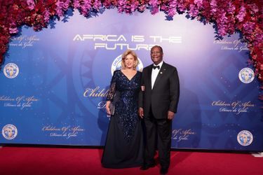 Pour soutenir les actions de sa Fondation Children of Africa, l’épouse du président ivoirien Dominique Ouattara, ici aux côtés de son mari Alassane Ouattara, a réuni à Abidjan des artistes et des personnalités venus de tous horizons.
