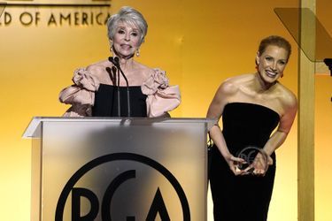 Rita Moreno et Jessica Chastain lors de la cérémonie annuelle des «Producers Guild Awards», à Los Angeles, le 19 mars 2022.