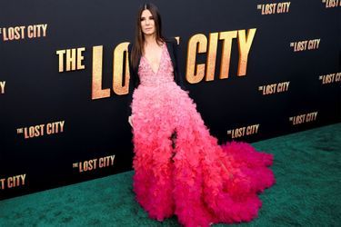 Sandra Bullock lundi à la première de "The Lost City" à Los Angeles.