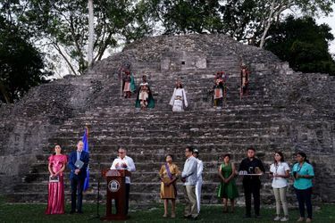 Kate Middleton et le prince William sur le site des ruines mayas de Cahal Pech au Belize, le 21 mars 2022