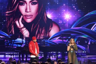 Jennifer Lopez mardi soir a reçu le prix d&#039;icone de la musique.
