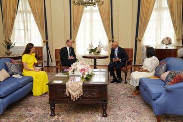 Kate Middleton et le prince William avec le gouverneur général de Jamaïque à Kingston, le 22 mars 2022