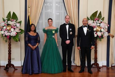 Kate Middleton et le prince William à Kingston avec le gouverneur général de la Jamaïque Patrick Allen et sa femme, le 23 mars 2022