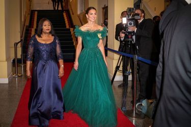 Kate Middleton dans une robe Jenny Packham à Kingston en Jamaïque, le 23 mars 2022