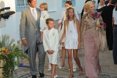À14 ans, avec ses parents, Paul et Marie-Chantal de Grèce, et ses frères, Aristidis Stavros, 2 ans, et Achileas-Andréas, 10 ans, à Spetses en 2010