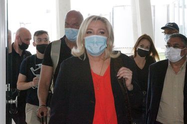 Marine Le Pen samedi à son arrivée en Guadeloupe. 