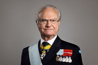 Nouveau portrait en buste en tenue de gala du roi Carl XVI Gustaf de Suède, dévoilé le 29 mars 2022