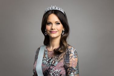 Nouveau portrait en buste en tenue de gala de la princesse Sofia de Suède, dévoilé le 29 mars 2022