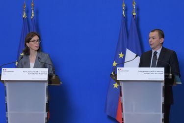 Amélie de Montchalin (Transformation et Fonction Publique) et Olivier Dussopt (Budget) en conférence de presse à Bercy mercredi. 