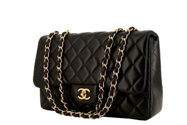 Sac Timeless en cuir matelassé noir, Chanel, 6 550 euros. Année 2011. 