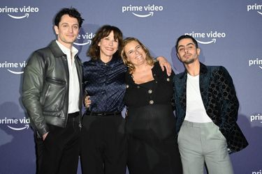 Colin Woodell, Sophie Marceau, Lisa Azuelos et Djanis Bouzyani lors de l&#039;avant-première du film «I Love America», à Paris, le 10 mars 2022.