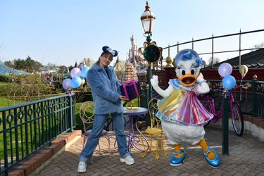 L'influenceuse Natoo fête les 30 ans de Disneyland Paris.