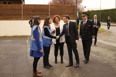 Emmanuel Macron s'est rendu mardi dans le centre d'accueil de La Pommeraye (Maine-et-Loire), près d'Angers, géré par l'association France Horizon.