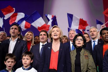 Rachida Dati, Michel Barnier, Laurent Wauquiez, Christian Jacob entourent Valérie Pécrese... mais pas Nicolas Sarkozy.