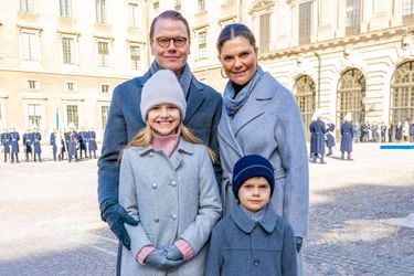 La princesse Victoria de Suède et le prince Daniel avec la princesse Estelle et le prince Oscar à Stockholm, le 12 mars 2022