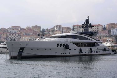 Le Lady M d'Alexei Mordashov, d'une valeur d'au moins 27 millions de dollars, bloqué le 4 mars dans le port d’Imperia, en Italie.