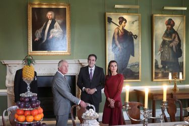 La reine Letizia d&#039;Espagne et le prince Charles de Galles à Bishop Auckland en Angleterre, le 5 avril 2022