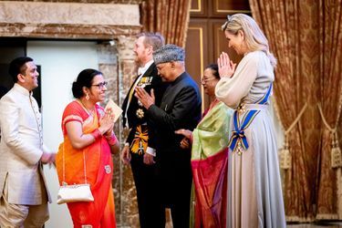 La reine Maxima et le roi Willem-Alexander des Pays-Bas avec le président de la République de l'Inde, Ram Nath Kovind, et sa femme, Savita, à Amsterdam le 5 avril 2022