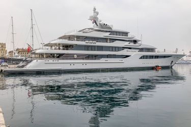 Selon les médias croates, le méga yacht de Viktor Medvedchuk, The Royal Romance, a été saisi le 16 mars dans la baie de Rijeka. Cet oligarque ukrainien est le chef du principal parti pro-russe d'Ukraine.